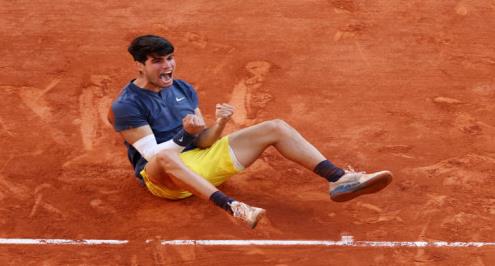 بعد مباراة ماراثونية.. كارلوس ألكاراز يفوز ببطولة رولان جاروس المفتوحة للتنس للمرة الأولى